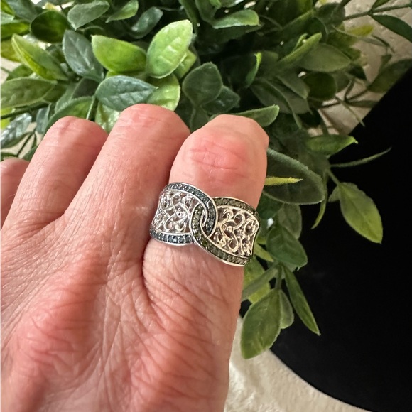 Sterling Silver Green and Blue Infinity Like Design. Size 7. Designer not known. - Picture 2 of 10